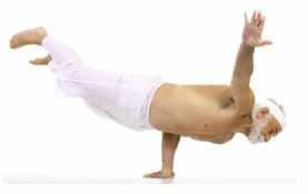 Guru Alter Mann im Handstand